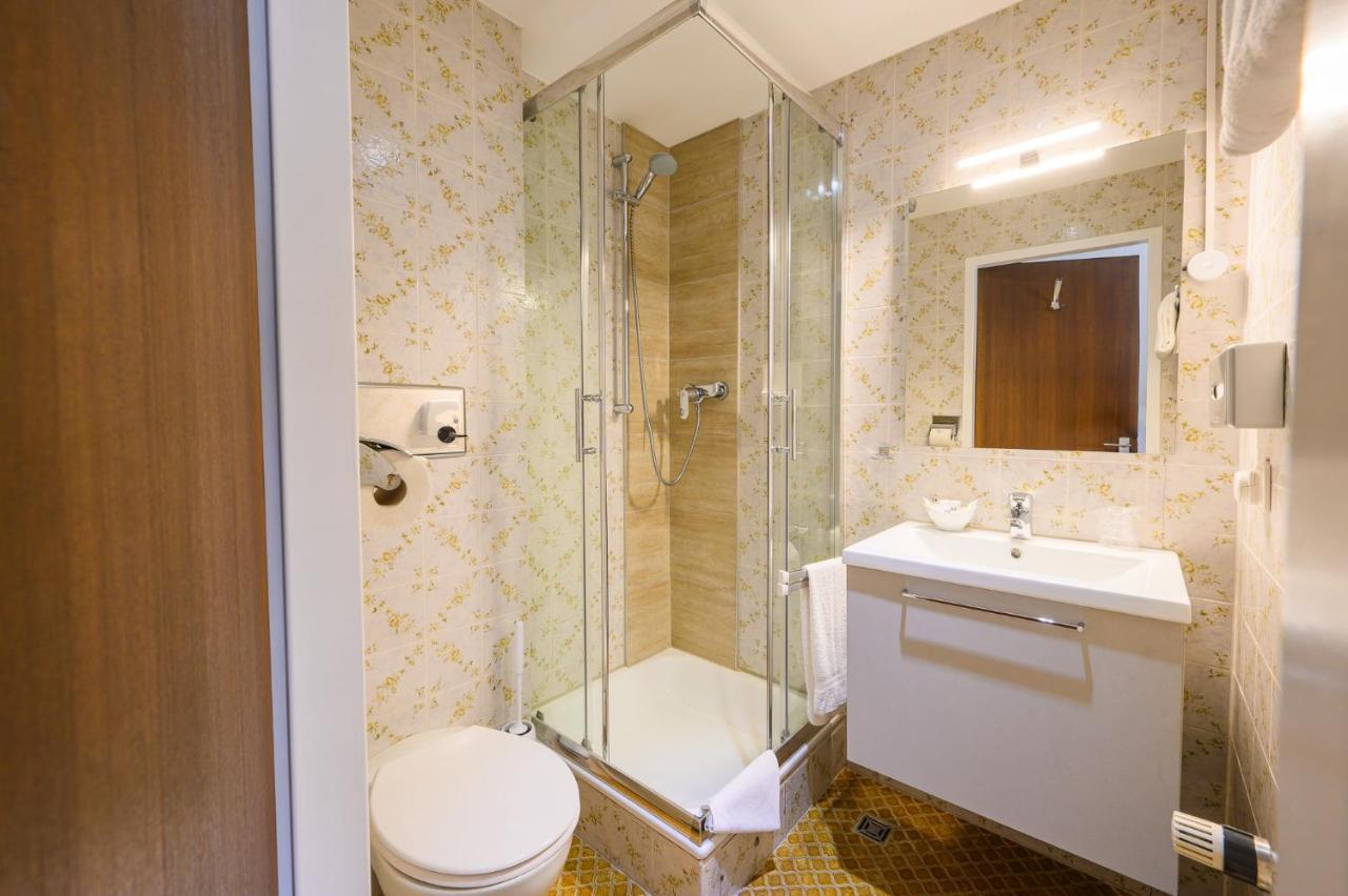 Hotel Kaspar Garni Зигбург Екстериор снимка