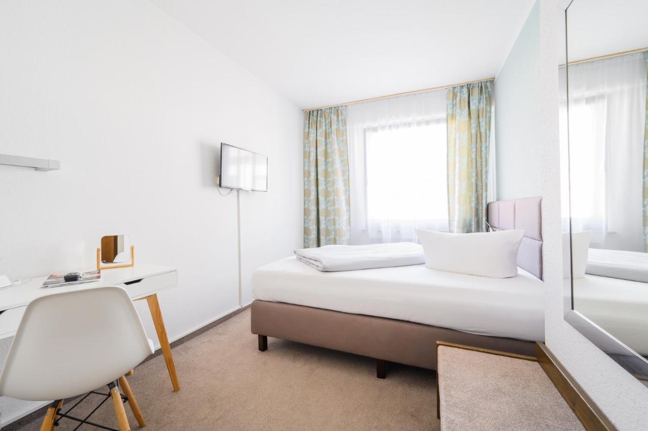 Hotel Kaspar Garni Зигбург Екстериор снимка